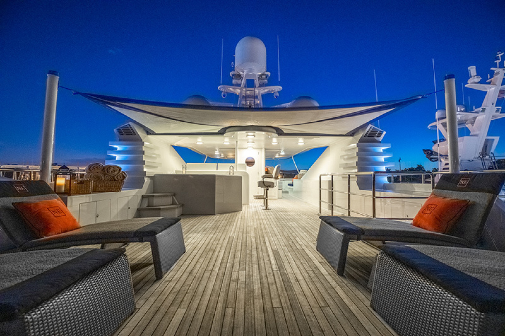 Feadship-Tri-Deck 1992-NEVER ENOUGH Nassau-Bahamas-Flybridge-1434188 | Thumbnail