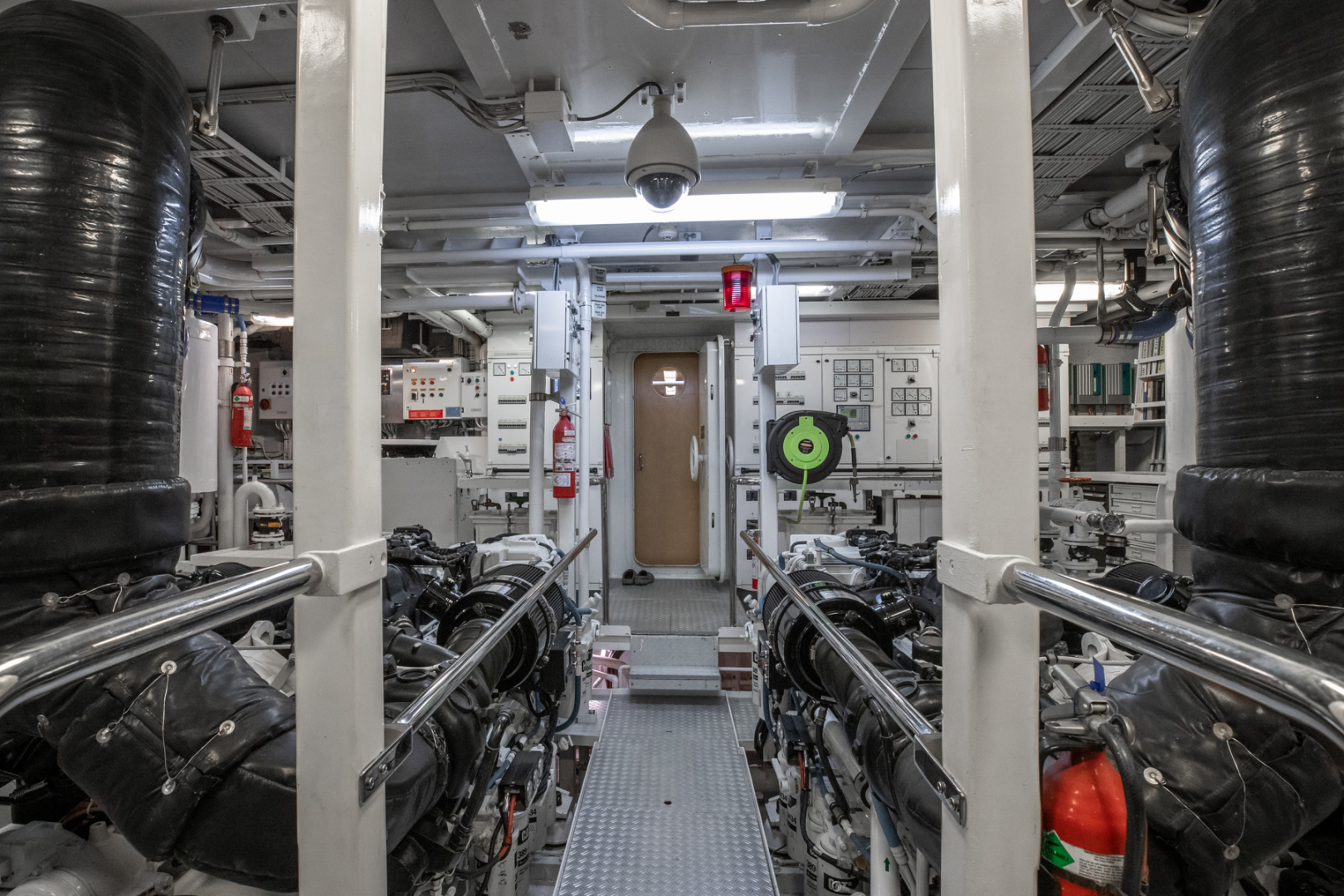 Feadship-Tri-Deck 1992-NEVER ENOUGH Nassau-Bahamas-Engine Room-1434207 | Thumbnail