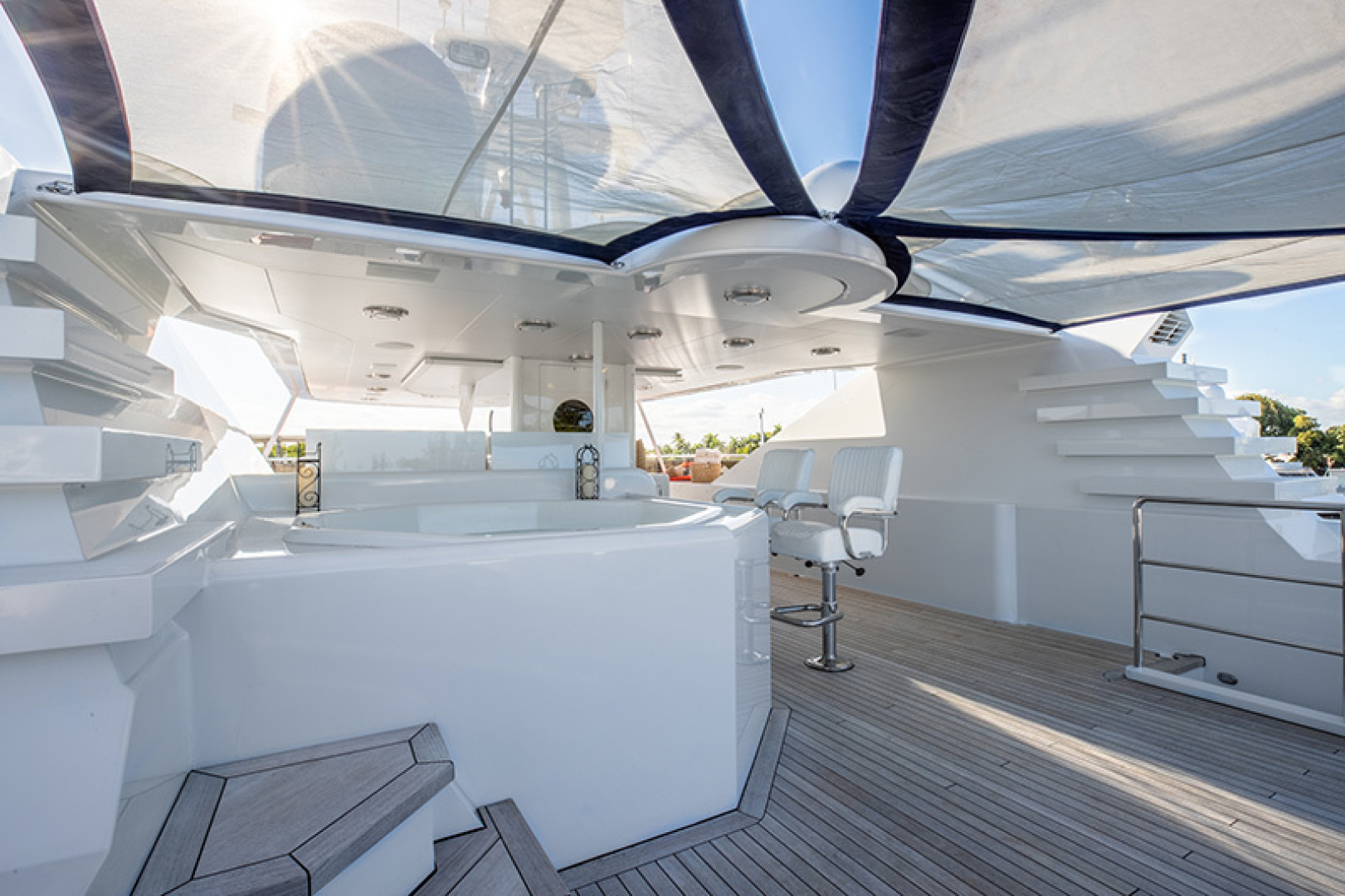Feadship-Tri-Deck 1992-NEVER ENOUGH Nassau-Bahamas-Flybridge Jacuzzi and Bar-1434193 | Thumbnail