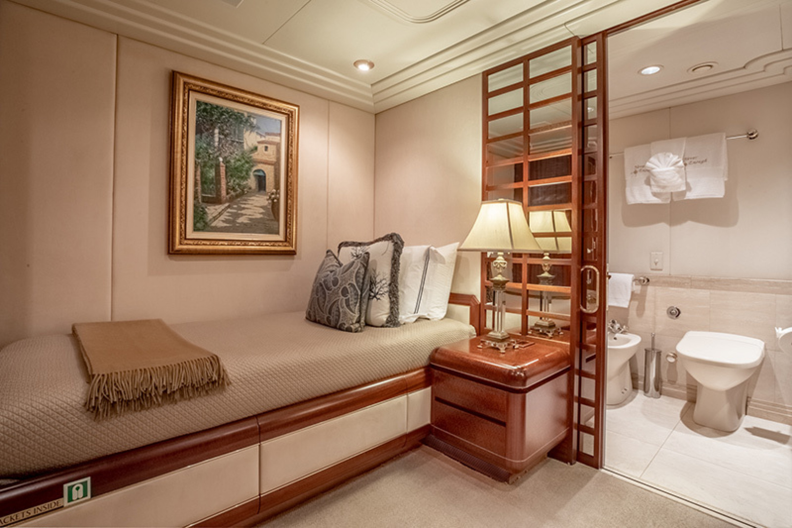 Feadship-Tri-Deck 1992-NEVER ENOUGH Nassau-Bahamas-Twin Stateroom-1434181 | Thumbnail