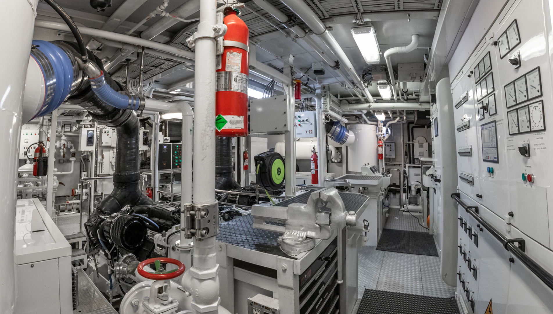Feadship-Tri-Deck 1992-NEVER ENOUGH Nassau-Bahamas-Engine Room-1434211 | Thumbnail