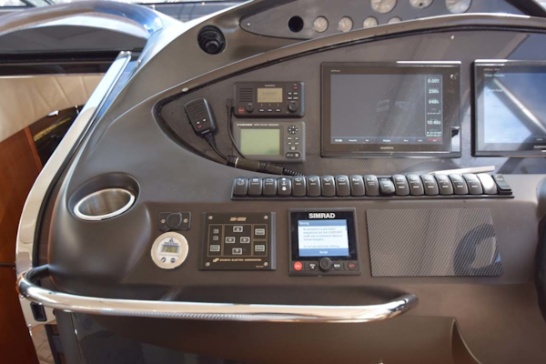 Sunseeker-Predator 2003-Low Profile PALM BEACH-Florida-United States-Helm Details-1576371