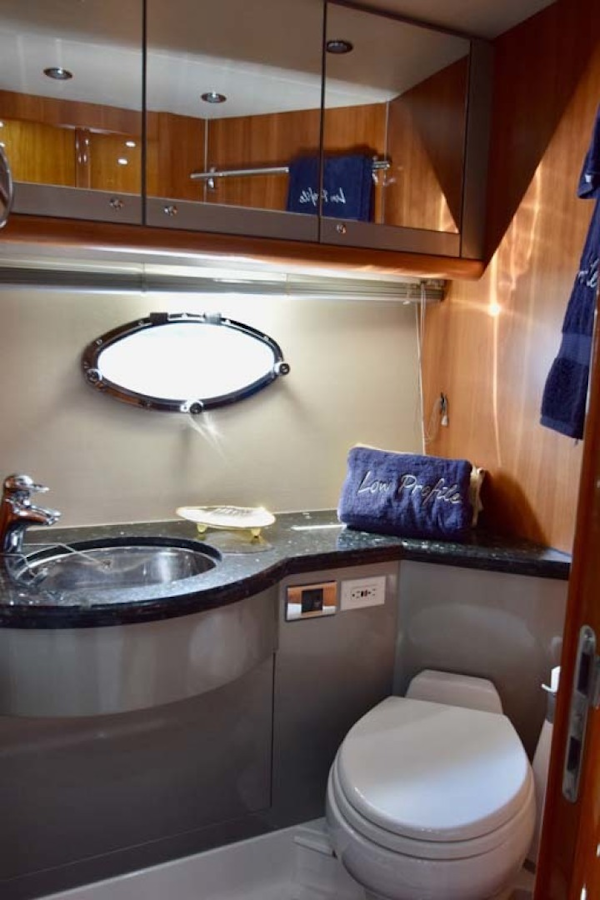 Sunseeker-Predator 2003-Low Profile PALM BEACH-Florida-United States-Master Stateroom Head-1576350