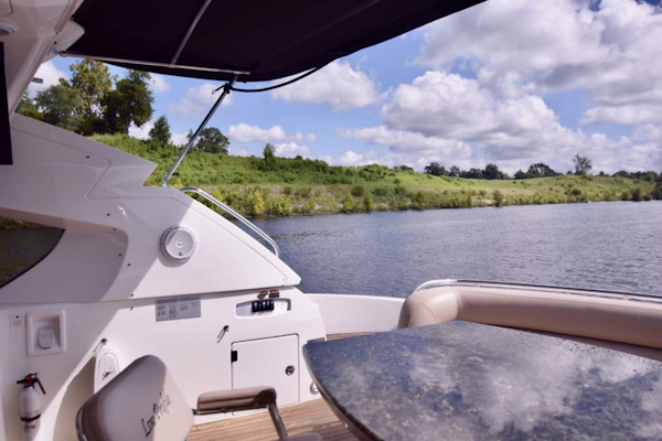 Sunseeker-Predator 2003-Low Profile PALM BEACH-Florida-United States-Aft Table To Stbd. Side View-1576389