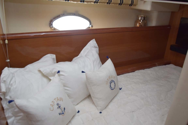 Sunseeker-Predator 2003-Low Profile PALM BEACH-Florida-United States-Single Twin Cabin Detail-1576361