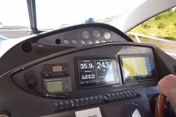 Sunseeker-Predator 2003-Low Profile PALM BEACH-Florida-United States-Helm Overview-1576373