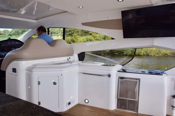 Sunseeker-Predator 2003-Low Profile PALM BEACH-Florida-United States-Wet Bar With Grill, Sink, Refrigerator And Ice Maker-1576378
