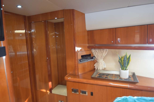 Sunseeker-Predator 2003-Low Profile PALM BEACH-Florida-United States-V Berth Towards Door With Locker And Mirror Detail-1576352