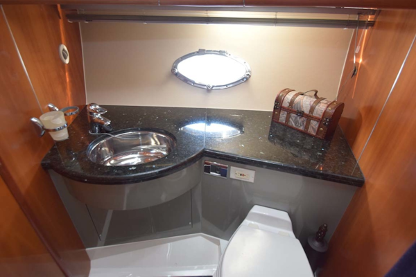 Sunseeker-Predator 2003-Low Profile PALM BEACH-Florida-United States-VIP Head Overview-1576357