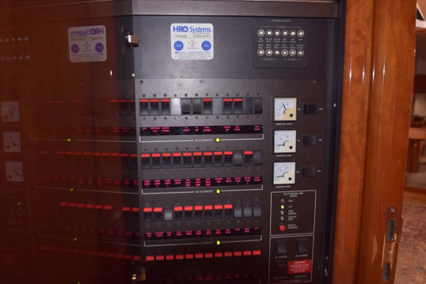 Sunseeker-Predator 2003-Low Profile PALM BEACH-Florida-United States-Control Panel-1576335
