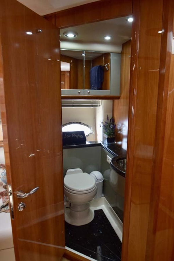 Sunseeker-Predator 2003-Low Profile PALM BEACH-Florida-United States-Day Head And Head To Twin Bunk Room-1576362