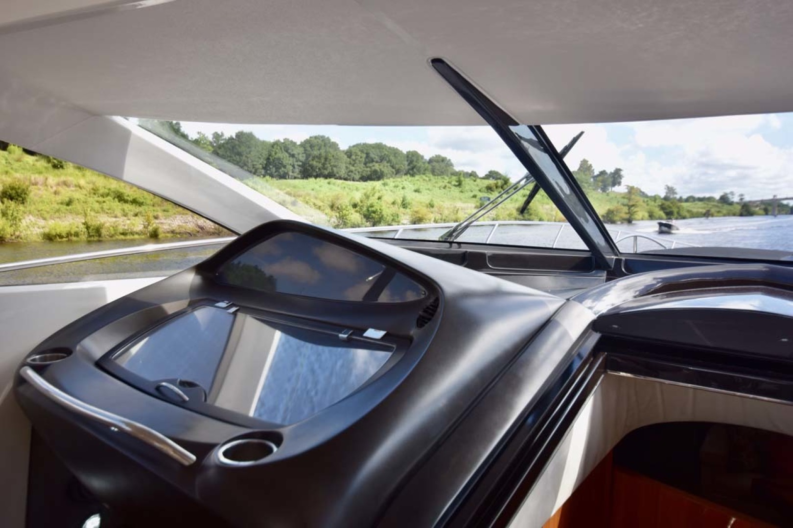 Sunseeker-Predator 2003-Low Profile PALM BEACH-Florida-United States-Companion Seating-1576368 | Thumbnail