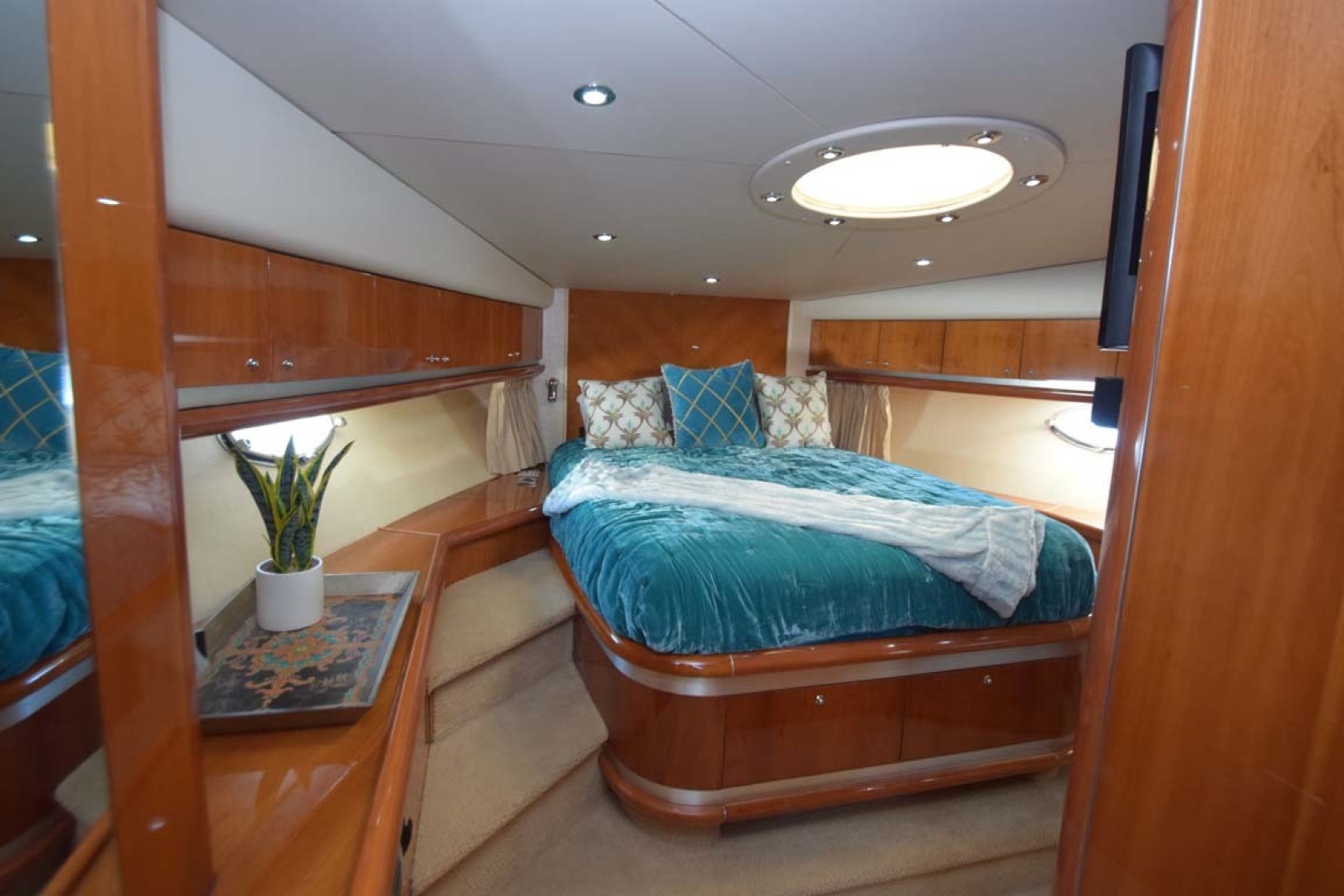 Sunseeker-Predator 2003-Low Profile PALM BEACH-Florida-United States-V Berth VIP Walkthrough Door-1576354 | Thumbnail