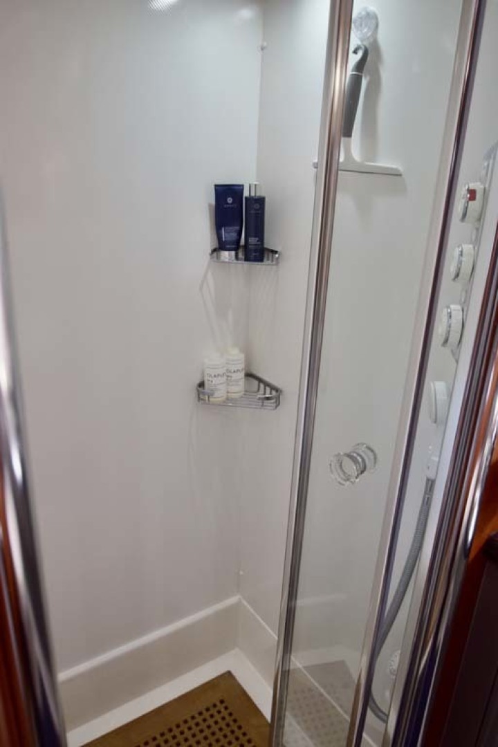 Sunseeker-Predator 2003-Low Profile PALM BEACH-Florida-United States-Master Stateroom Shower-1576351 | Thumbnail