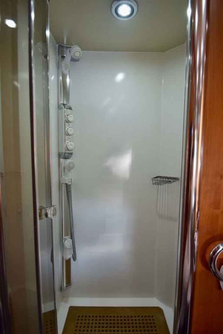 Sunseeker-Predator 2003-Low Profile PALM BEACH-Florida-United States-VIP Shower-1576358 | Thumbnail