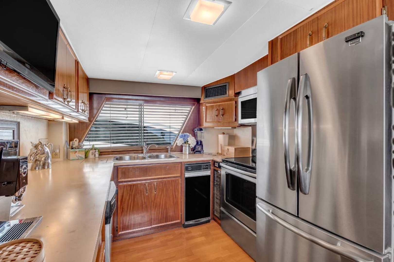 Hatteras-Motor Yacht 1985-Ruffian North Palm Beach-Florida-United States-Galley-1463629 | Thumbnail