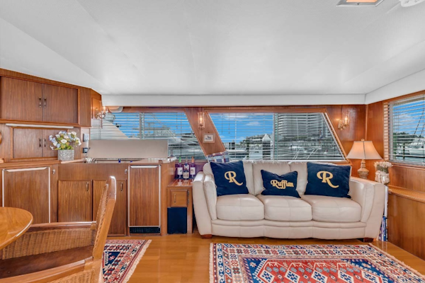 Hatteras-Motor Yacht 1985-Ruffian North Palm Beach-Florida-United States-Salon Settee-1463623