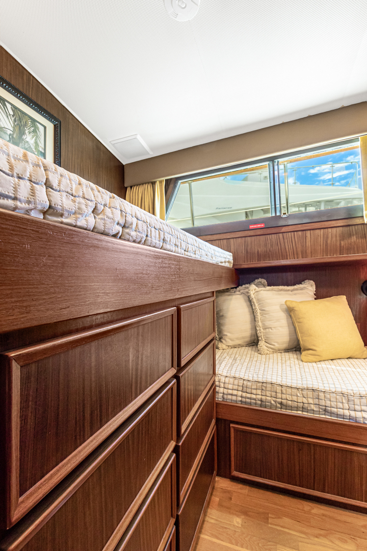 Hatteras-Motor Yacht 1985-Ruffian North Palm Beach-Florida-United States-RUFFIAN Guest Twin SR-1470914 | Thumbnail