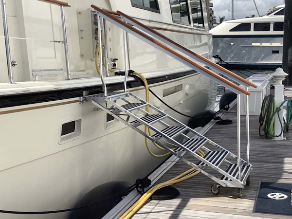 Hatteras-Motor Yacht 1985-Ruffian North Palm Beach-Florida-United States-Boarding Ladder-1463665