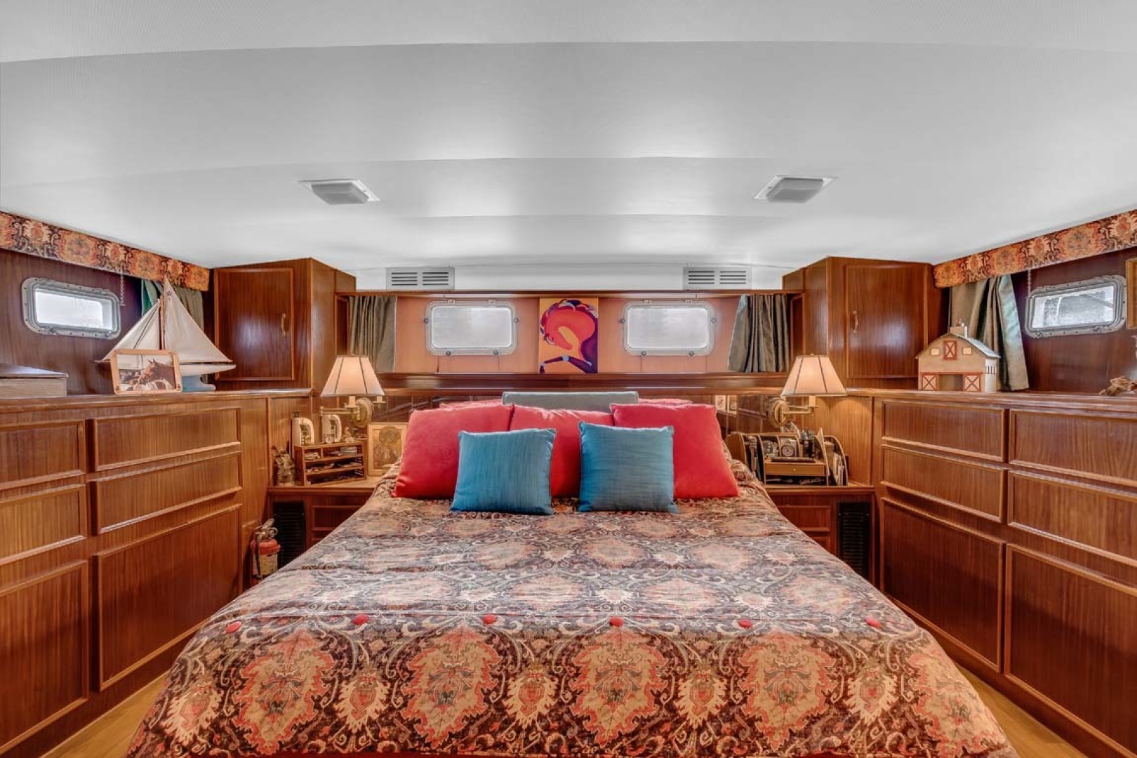 Hatteras-Motor Yacht 1985-Ruffian North Palm Beach-Florida-United States-Master Stateroom-1463641 | Thumbnail