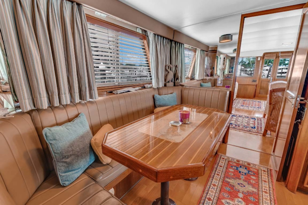 Hatteras-Motor Yacht 1985-Ruffian North Palm Beach-Florida-United States-Dinette-1463633