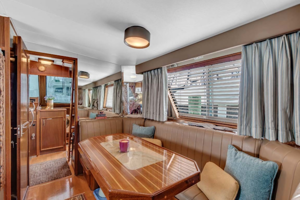 Hatteras-Motor Yacht 1985-Ruffian North Palm Beach-Florida-United States-Dinette and Wheelhouse Entry-1463634
