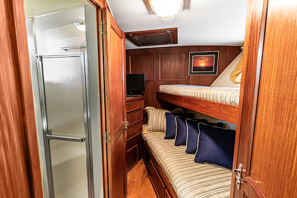 Hatteras-Motor Yacht 1985-Ruffian North Palm Beach-Florida-United States-RUFFIAN Crew Guest SR-1470912