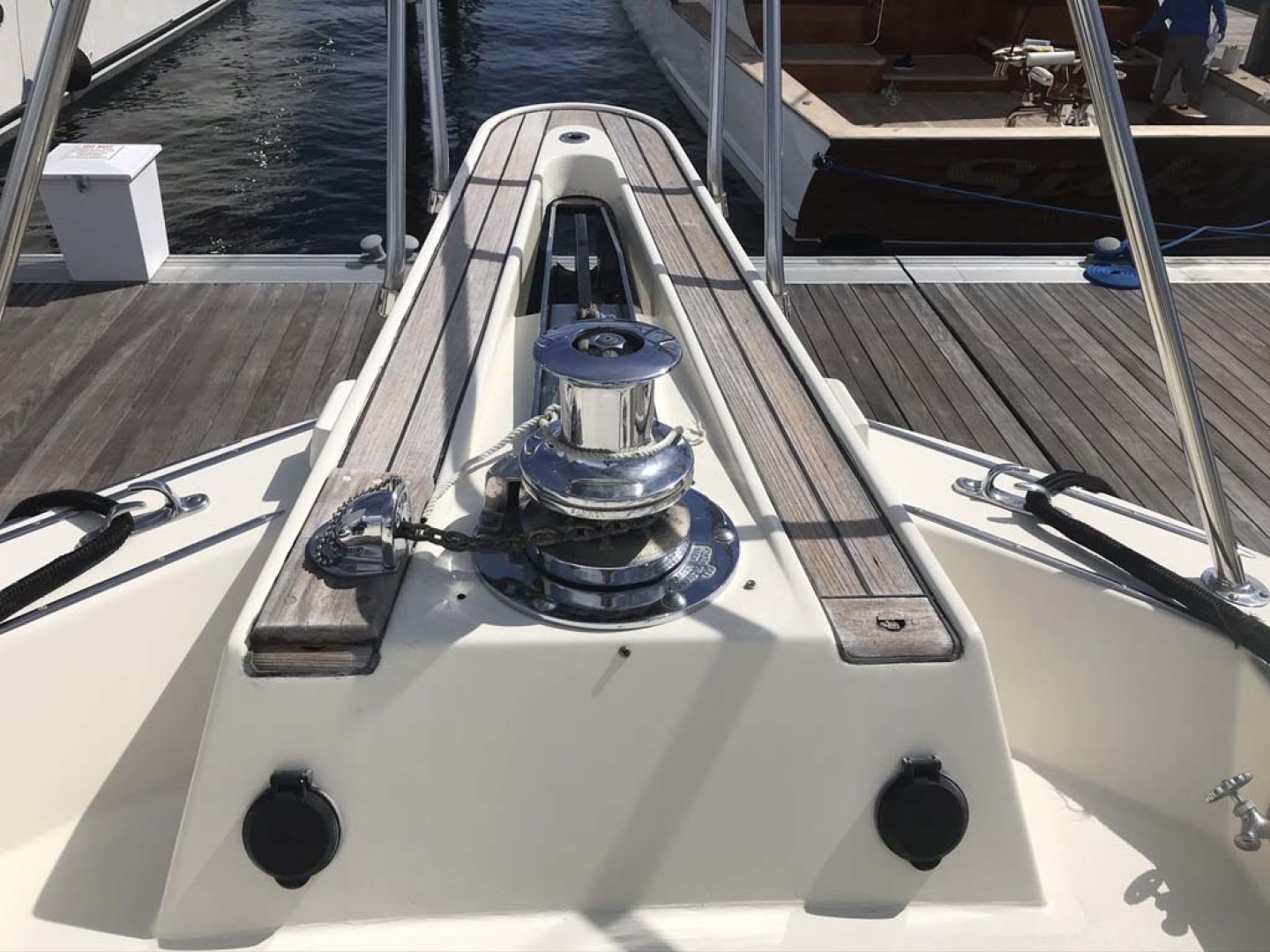 Hatteras-Motor Yacht 1985-Ruffian North Palm Beach-Florida-United States-Pulpit Windlass-1463650 | Thumbnail