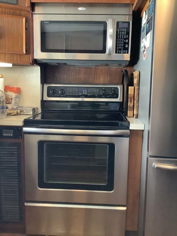 Hatteras-Motor Yacht 1985-Ruffian North Palm Beach-Florida-United States-Stove and Microwave-1463631