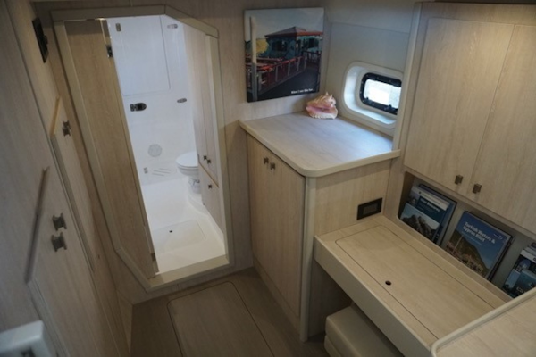 Leopard-44 2016-Grateful Fort Lauderdale-Florida-United States-Master Ensuite Head, Storage-1471269