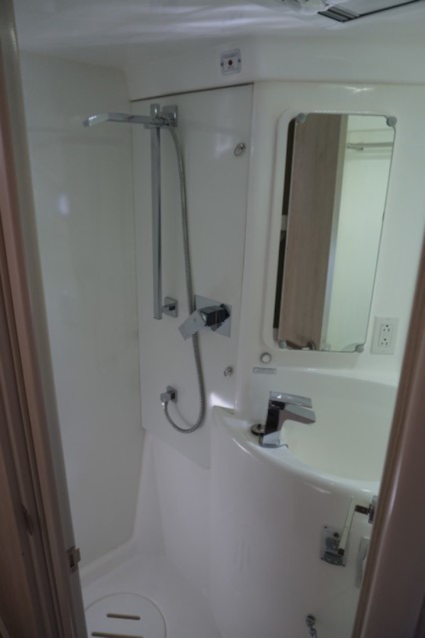 Leopard-44 2016-Grateful Fort Lauderdale-Florida-United States-Guest Ensuite Head-1471276