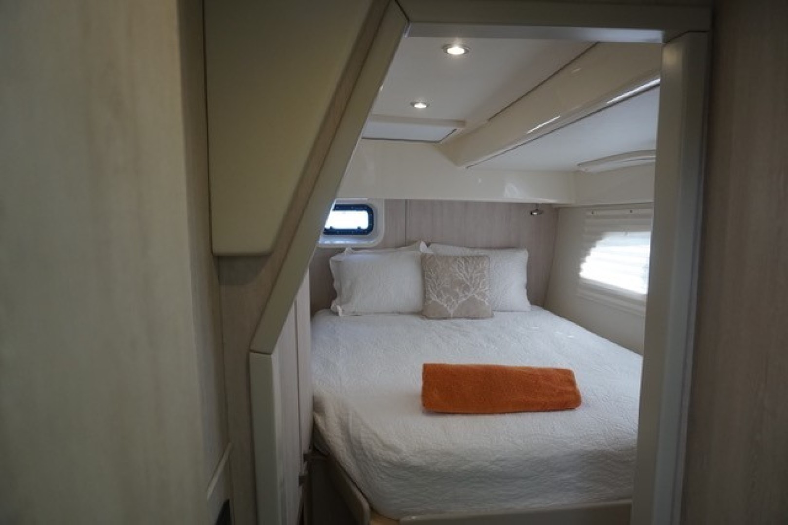Leopard-44 2016-Grateful Fort Lauderdale-Florida-United States-Forward Guest Suite 2-1471275 | Thumbnail