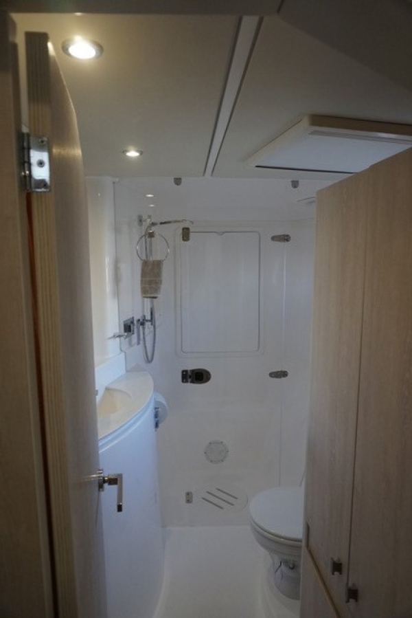 Leopard-44 2016-Grateful Fort Lauderdale-Florida-United States-Ensuite Head-1471270