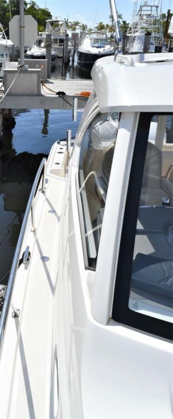 Pursuit-325 Offshore 2020-Coo Coo Miami-Florida-United States-Starboard Accessway-1475282