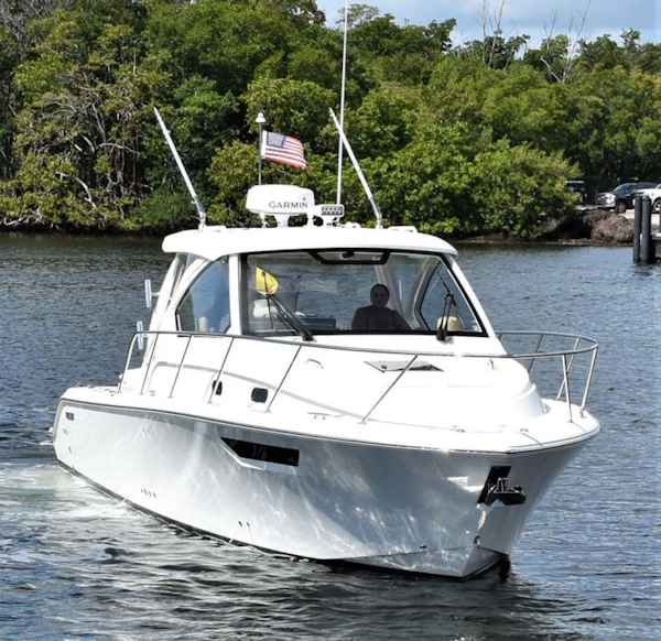 Pursuit-325 Offshore 2020-Coo Coo Miami-Florida-United States-Starboard Bow View-1475279