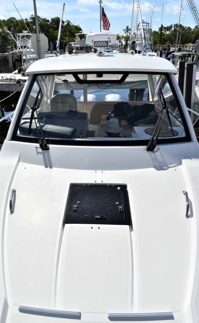 Pursuit-325 Offshore 2020-Coo Coo Miami-Florida-United States-Bow Deck-1475283 | Thumbnail