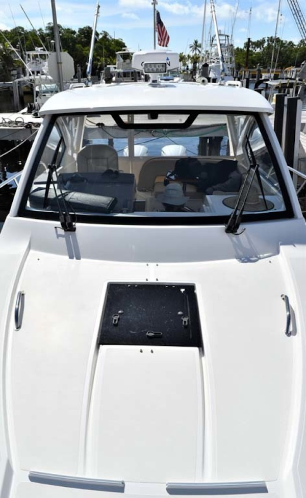 Pursuit-325 Offshore 2020-Coo Coo Miami-Florida-United States-Bow Deck-1475283