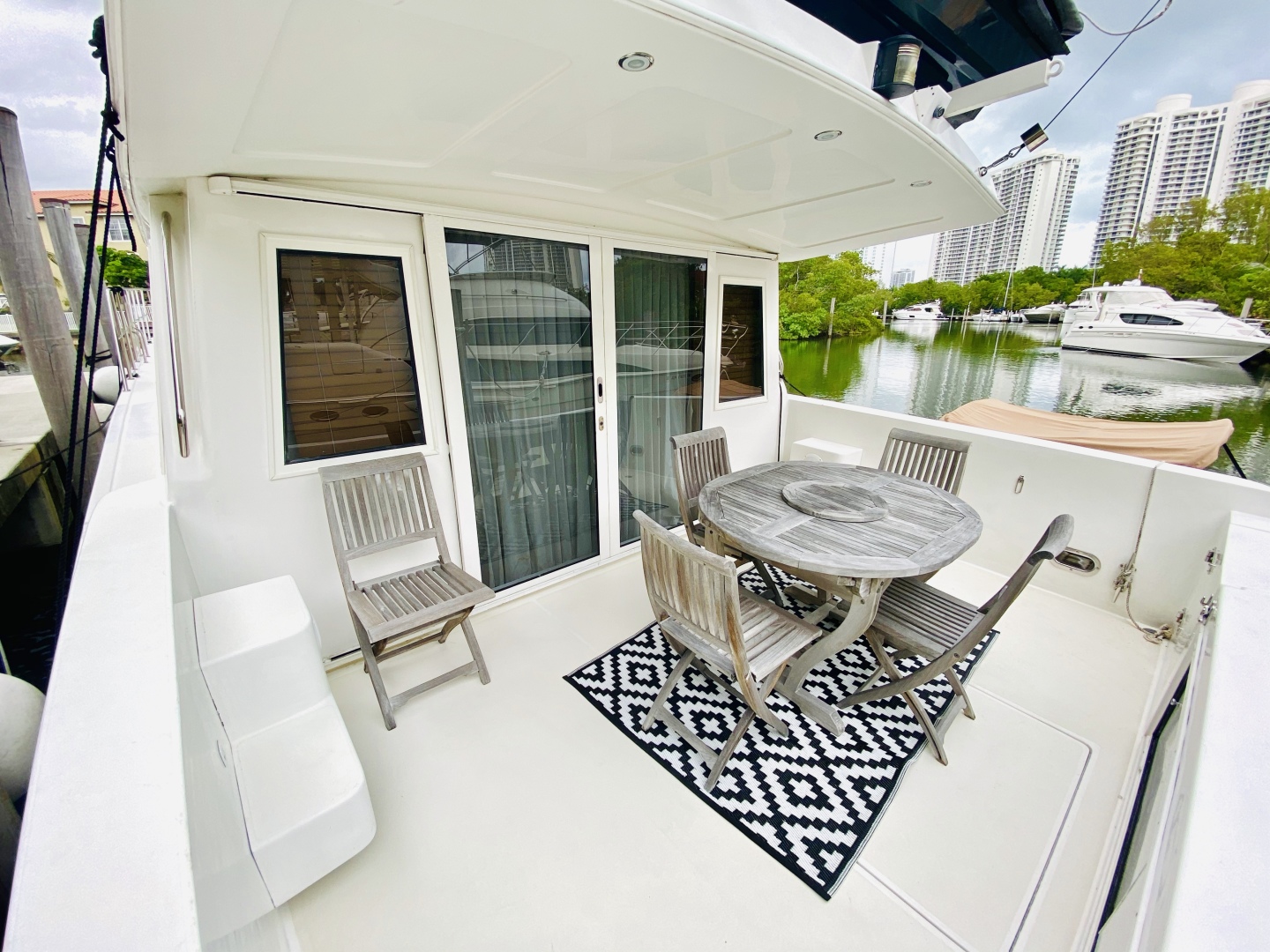 Navigator-5700 Rival 2003-The Motley Crew Miami-Florida-United States-1480620 | Thumbnail