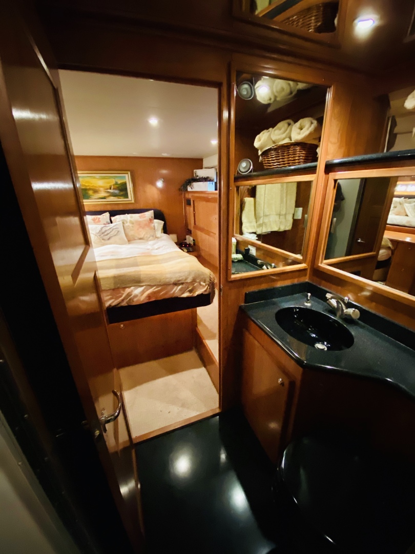 Navigator-5700 Rival 2003-The Motley Crew Miami-Florida-United States-1480908 | Thumbnail