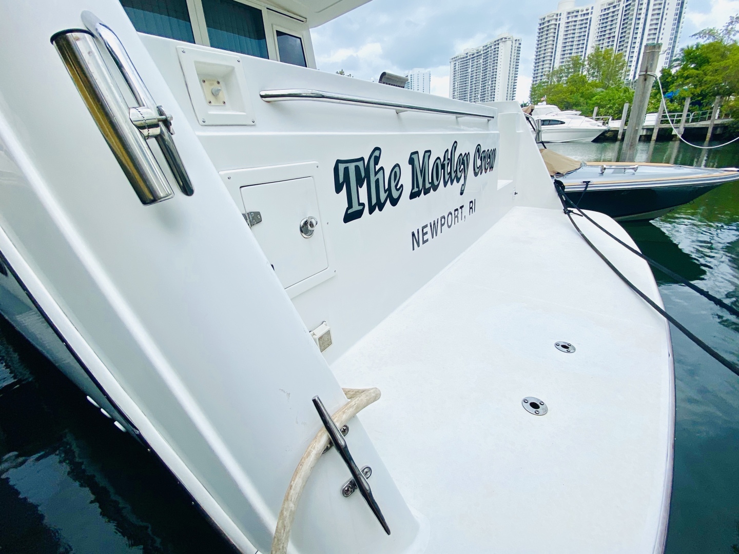 Navigator-5700 Rival 2003-The Motley Crew Miami-Florida-United States-1480634 | Thumbnail