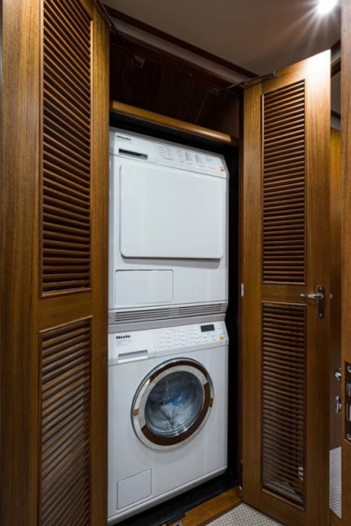 Rybovich-73 Convertible 2018-No Agenda North Palm Beach-Florida-United States-Washer and Dryer-1486356 | Thumbnail