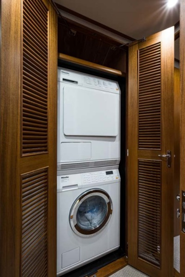 Rybovich-73 Convertible 2018-No Agenda North Palm Beach-Florida-United States-Washer and Dryer-1486356