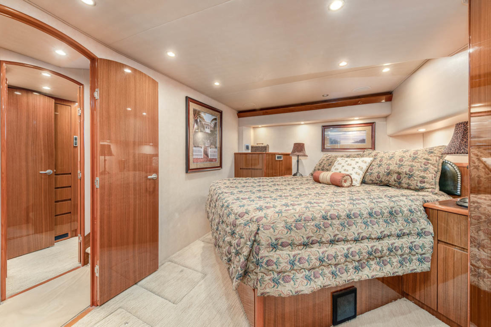 Viking-Convertible 2009-MOLLIE K Key Largo-Florida-United States-Master Stateroom  Custom Wallpaper-1487400 | Thumbnail