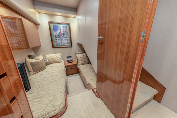 Viking-Convertible 2009-MOLLIE K Key Largo-Florida-United States-Starboard Guest Stateroom  Custom Wallpaper-1487403