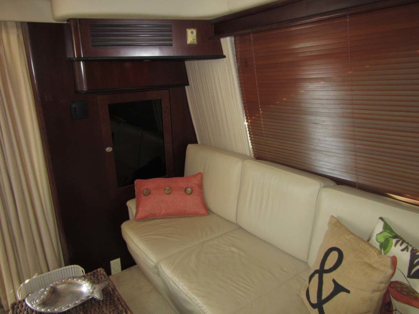 Sea Ray-44 Sedan Bridge 2006-Page Two St Petersburg-Florida-United States-Sofa Looking Aft-1490127 | Thumbnail