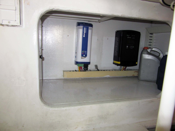 Viking-Flybridge Convertible 2001-VALHALLA Tierra Verde-Florida-United States-Newer Battery Charger-1492743