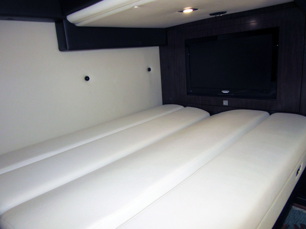 Monterey-355 Sport Yacht 2014-Sunset Serenity St. Petersburg-Florida-United States-Mid Guest Berth-1498590