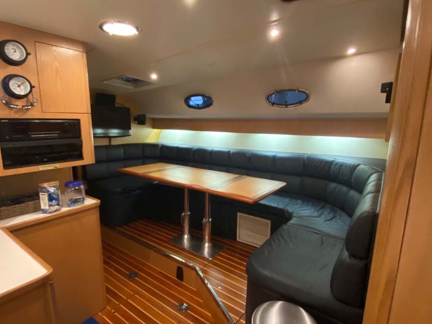 Tiara Yachts-Express 1998-Problem Child Seattle-Washington-United States-Stbd Settee-1511413 | Thumbnail