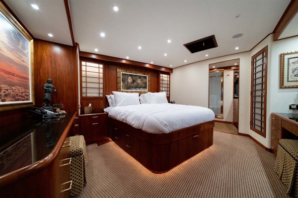Jim Smith-Convertible Sportfish 2006-Silky Palm Beach-Florida-United States-Large Master Stateroom Beautiful Layout-1517002