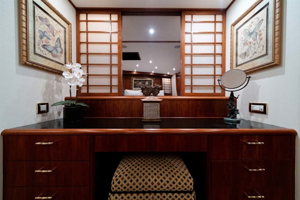 Jim Smith-Convertible Sportfish 2006-Silky Palm Beach-Florida-United States-Vanity Area with Stool-1517004